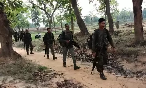 Chhattisgarh: 89 लाख रुपये के इनामी 28 माओवादियों ने सरेंडर किया