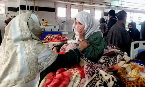 Srinagar: जड़ी-बूटी खाने से परिवार के 11 सदस्य बीमार पड़ गए