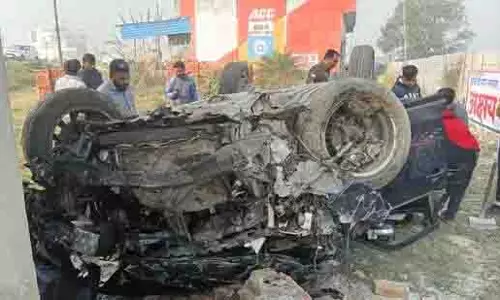 ग्रेटर नोएडा में NH-91 पर SUV के एक्सीडेंट में 42 साल के डॉक्टर की मौत