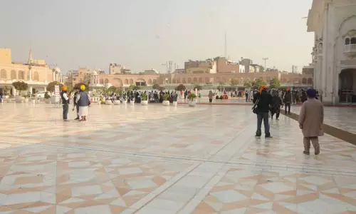 गलियारा को पवित्र शहर का दर्जा देने के AAP सरकार के फैसले पर मिली-जुली प्रतिक्रिया