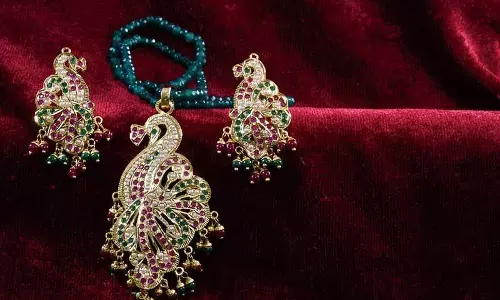Sarhali में महिला से सोने की बालियां छीन ली गईं Sarhali में महिला से सोने की बालियां छीन ली गईं