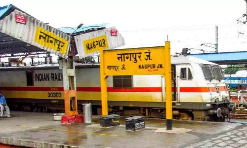 झगड़े के बाद गुस्से में पत्नी चलती ट्रेन से उतर गई