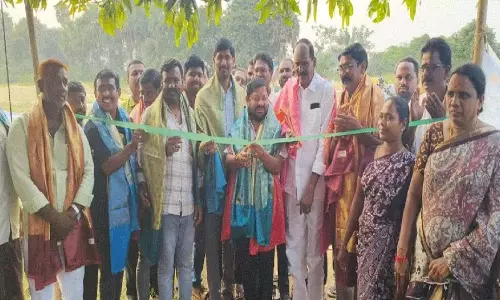 हमें अनाज खरीद केंद्रों का अच्छा इस्तेमाल करना चाहिए हमें अनाज खरीद केंद्रों का अच्छा इस्तेमाल करना चाहिए