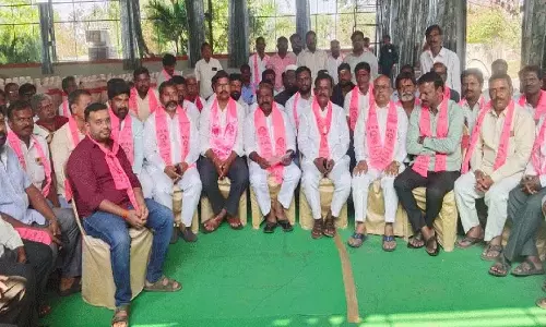 KCR को कल्याण और विकास को लोगों तक ले जाना चाहिए