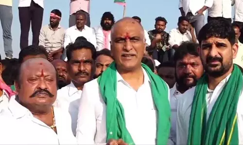 पूर्व मंत्री Harish Rao ने सीएम रेवंत रेड्डी पर निशाना साधा पूर्व मंत्री Harish Rao ने सीएम रेवंत रेड्डी पर निशाना साधा
