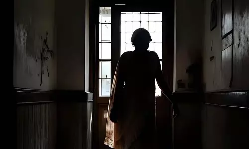 SIR फॉर्म पर QR कोड की दिक्कत, अचानक कार्डियक अरेस्ट से मौत के बाद चिंता बढ़ी SIR फॉर्म पर QR कोड की दिक्कत, अचानक कार्डियक अरेस्ट से मौत के बाद चिंता बढ़ी