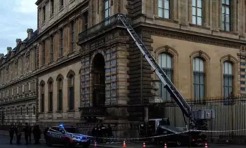 Louvre Museum चोरी, चार और गिरफ्तार, $102 मिलियन के गहने बरामदगी की जांच जारी