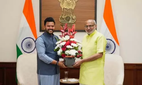 केंद्रीय नागरिक उड्डयन मंत्री ने उपराष्ट्रपति से मुलाकात की केंद्रीय नागरिक उड्डयन मंत्री ने उपराष्ट्रपति से मुलाकात की