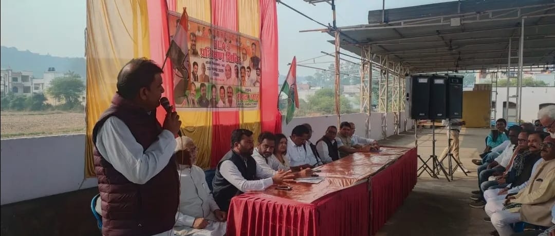 सांची विधानसभा क्षेत्र रॉयल गार्डन में आयोजित मतदाता सूची के विशेष गहन पुनरीक्षण में दी कांग्रेस नेताओं ने जानकारी