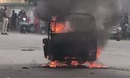 Jamshedpur : टाटानगर रेलवे स्टेशन के बाहर धमाके, इइलाके में दहशत Jamshedpur : टाटानगर रेलवे स्टेशन के बाहर धमाके, इइलाके में दहशत