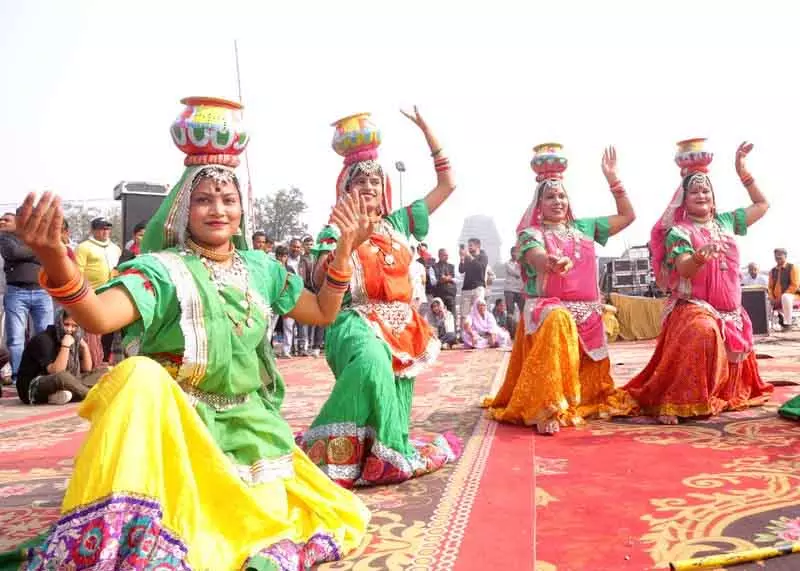 गीता महोत्सव के साथ कुरुक्षेत्र का ब्रह्म सरोवर उत्सव में डूबा गीता महोत्सव के साथ कुरुक्षेत्र का ब्रह्म सरोवर उत्सव में डूबा