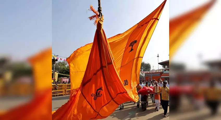 अयोध्या ध्वजारोहण समारोह: 20 फीट विशाल केसरिया धर्म ध्वज की पहली तस्वीर आई सामने, सूर्य-ॐ अंकित अयोध्या ध्वजारोहण समारोह: 20 फीट विशाल केसरिया धर्म ध्वज की पहली तस्वीर आई सामने, सूर्य-ॐ अंकित