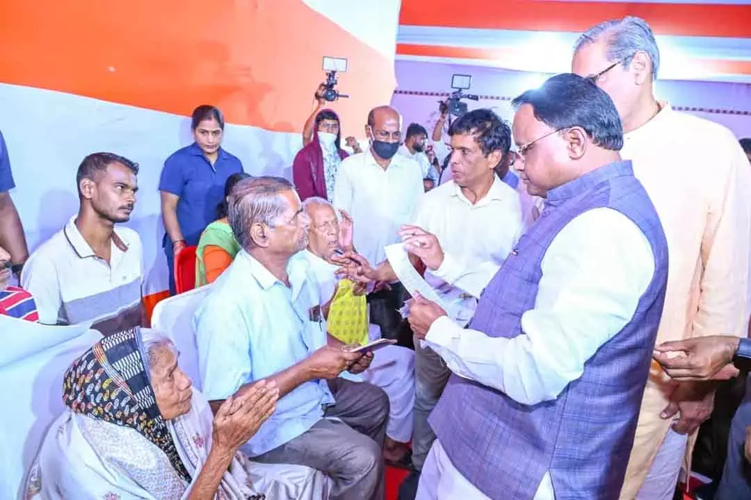 Odisha : मुख्यमंत्री के शिकायत प्रकोष्ठ ने 96 प्रतिशत शिकायतों का निपटान किया Odisha : मुख्यमंत्री के शिकायत प्रकोष्ठ ने 96 प्रतिशत शिकायतों का निपटान किया