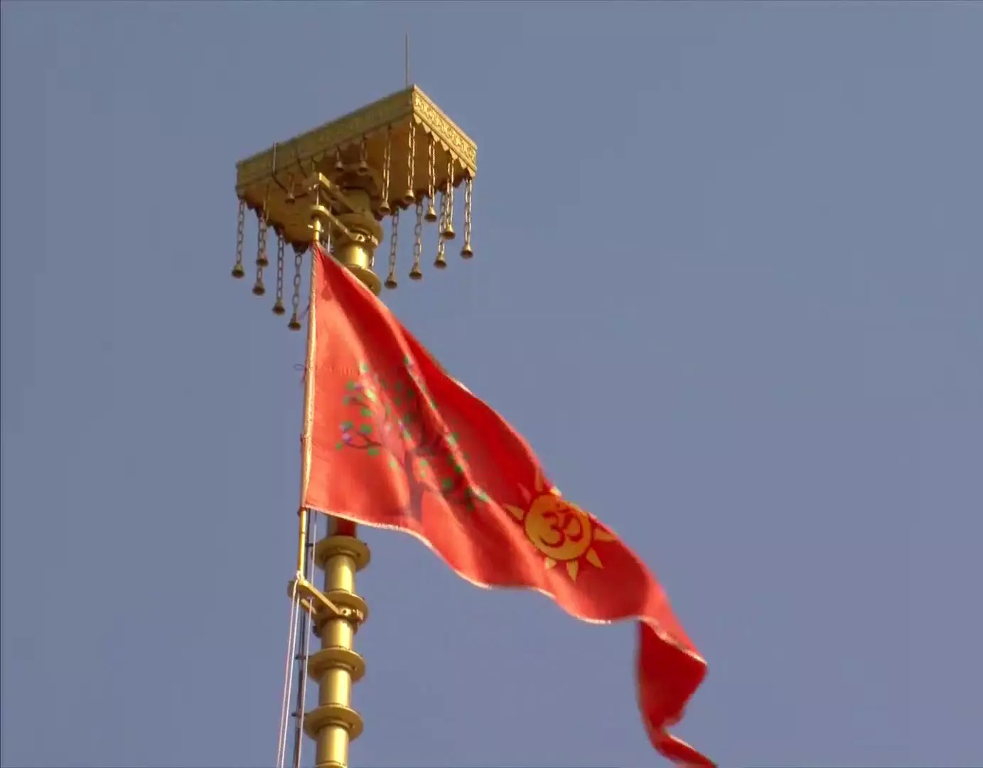 राम मंदिर के शिखर पर फहराया धर्म ध्वज, पीएम मोदी और मोहन भागवत ने किया ध्वजारोहण राम मंदिर के शिखर पर फहराया धर्म ध्वज, पीएम मोदी और मोहन भागवत ने किया ध्वजारोहण