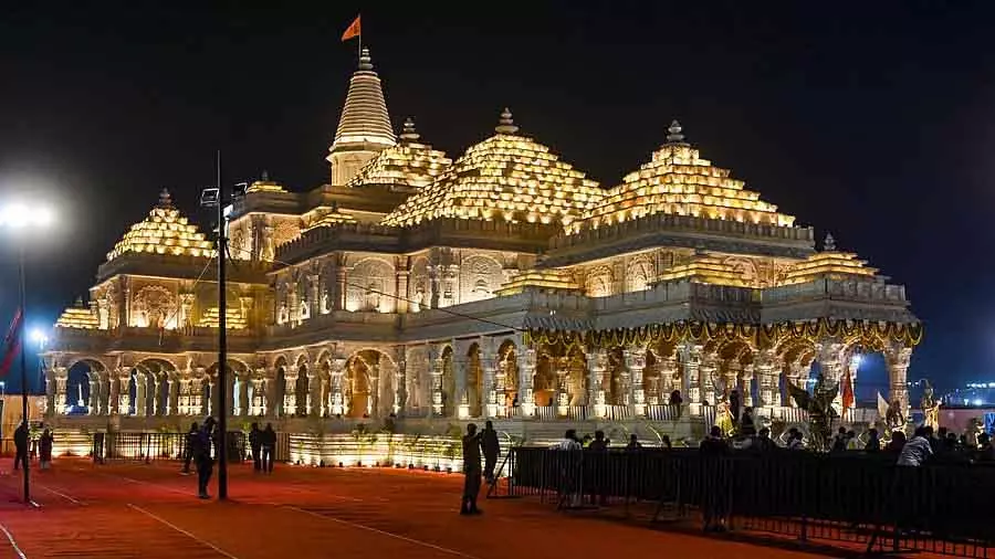 राम मंदिर में PM मोदी के भगवा ध्वज समारोह के लिए अयोध्या सजी राम मंदिर में PM मोदी के भगवा ध्वज समारोह के लिए अयोध्या सजी