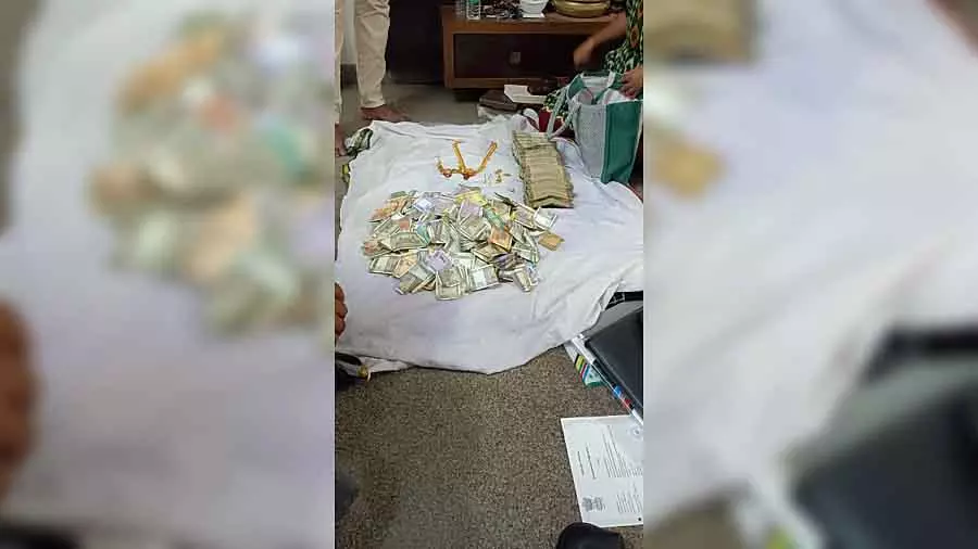 कर्नाटक में लोकायुक्त के छापे; बेंगलुरु RTO अधिकारी जांच के दायरे में कर्नाटक में लोकायुक्त के छापे; बेंगलुरु RTO अधिकारी जांच के दायरे में