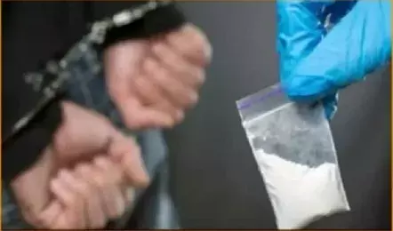 Mumbai: ठाणे में मादक पदार्थों का बड़ा कांड, कलकत्तावासी गिरफ्तार Mumbai: ठाणे में मादक पदार्थों का बड़ा कांड, कलकत्तावासी गिरफ्तार