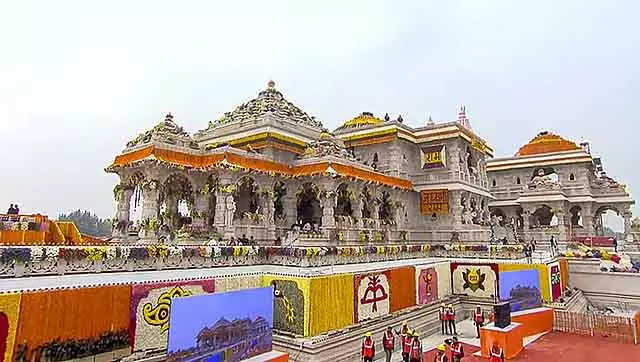 राम मंदिर ध्वजारोहण समारोह: राज्य से अयोध्या के लिए भारी मात्रा में फूल भेजे गए राम मंदिर ध्वजारोहण समारोह: राज्य से अयोध्या के लिए भारी मात्रा में फूल भेजे गए