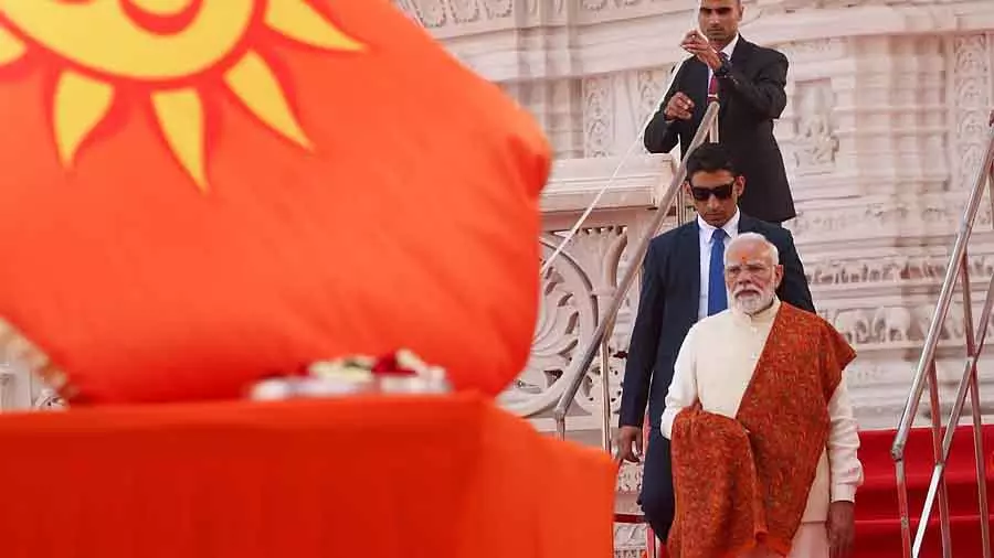 PM Modi ने अयोध्या राम मंदिर के ऊपर भगवा झंडा फहराया, कहा- आज सदियों पुराने घाव भर रहे है PM Modi ने अयोध्या राम मंदिर के ऊपर भगवा झंडा फहराया, कहा- आज सदियों पुराने घाव भर रहे है