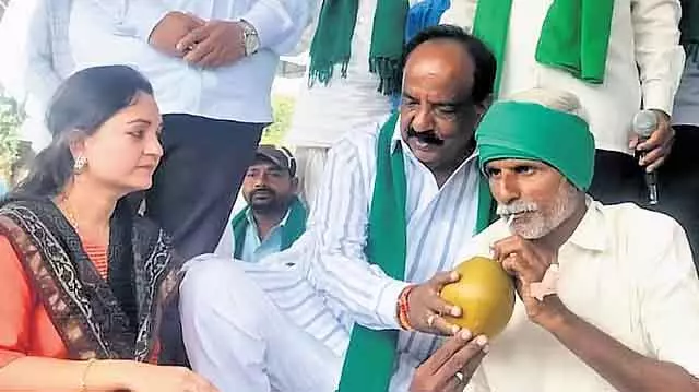 सरकार ने खरीदने का वादा किया: मक्का किसानों का विरोध खत्म सरकार ने खरीदने का वादा किया: मक्का किसानों का विरोध खत्म
