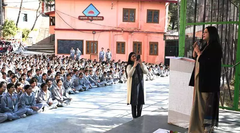 Himachal: स्टूडेंट्स को ड्रग्स छोड़ने और एक्टिव रहने के लिए प्रोत्साहित किया गया Himachal: स्टूडेंट्स को ड्रग्स छोड़ने और एक्टिव रहने के लिए प्रोत्साहित किया गया