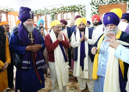 Punjab में 350वां शहीदी दिवस, शीर्ष नेतृत्व ने की विकास और शांति की प्रार्थना Punjab में 350वां शहीदी दिवस, शीर्ष नेतृत्व ने की विकास और शांति की प्रार्थना