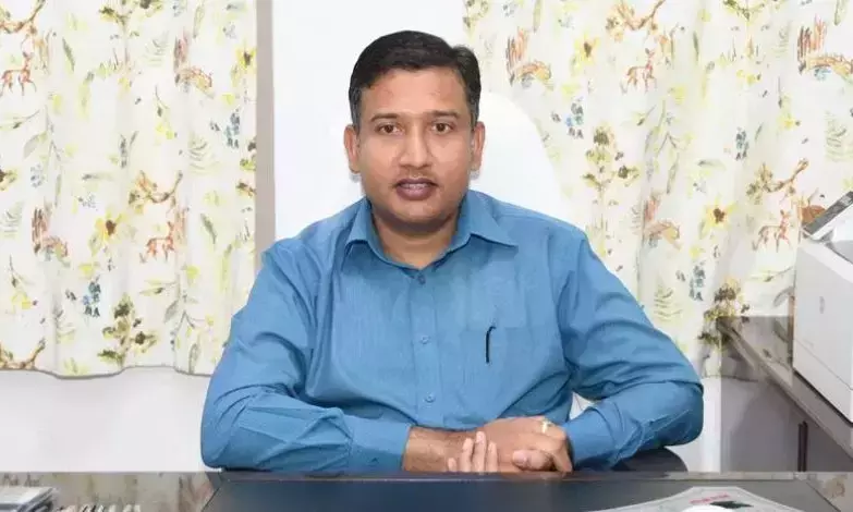 कलेक्टर ने किसान पर हमला करने के लिए PACS CEO को सस्पेंड किया कलेक्टर ने किसान पर हमला करने के लिए PACS CEO को सस्पेंड किया