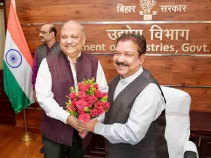Dilip Jaiswal: बिहार में निवेश और रोजगार मेरी प्राथमिकता Dilip Jaiswal: बिहार में निवेश और रोजगार मेरी प्राथमिकता