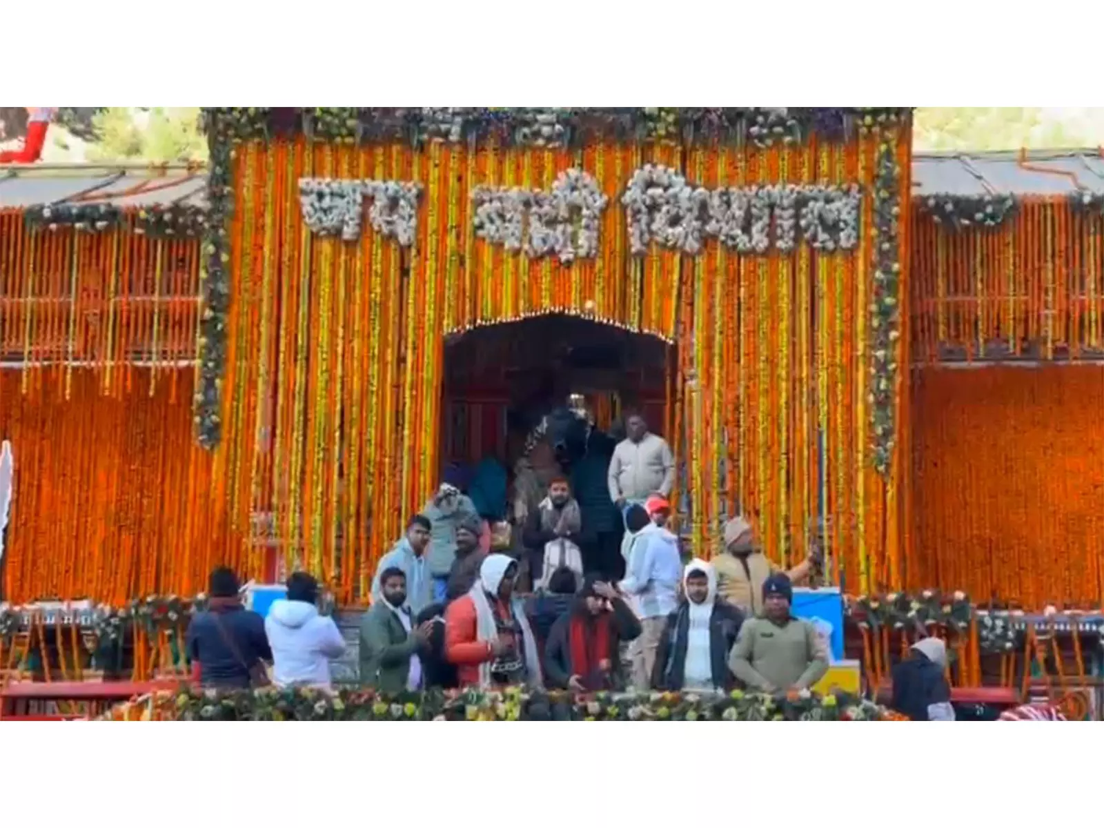 बद्रीनाथ धाम के कपाट आज शीतकाल के लिए बंद बद्रीनाथ धाम के कपाट आज शीतकाल के लिए बंद