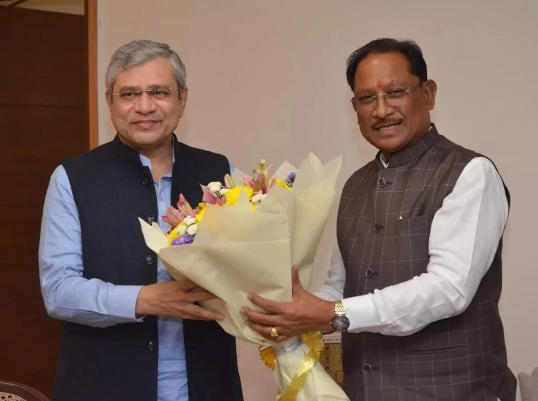 CM विष्णुदेव साय ने केंद्रीय रेलमंत्री अश्विनी वैष्णव से की मुलाकात CM विष्णुदेव साय ने केंद्रीय रेलमंत्री अश्विनी वैष्णव से की मुलाकात