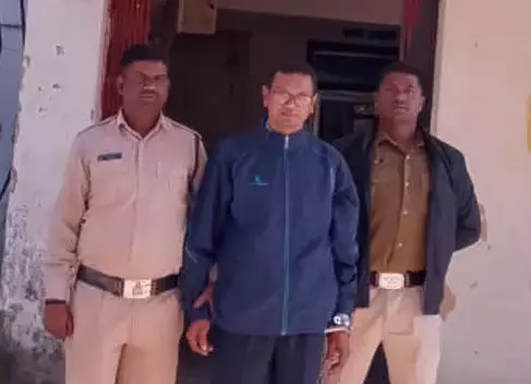 सेक्शुअल हैरेसमेंट देने वाला प्रिंसिपल गिरफ्तार, छात्रा ने की थी खुदकुशी सेक्शुअल हैरेसमेंट देने वाला प्रिंसिपल गिरफ्तार, छात्रा ने की थी खुदकुशी