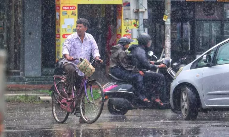 डिप्रेशन के कारण TN ज़िले में बारिश की संभावना, कोमोरिन के ऊपर नया लो-प्रेशर बना डिप्रेशन के कारण TN ज़िले में बारिश की संभावना, कोमोरिन के ऊपर नया लो-प्रेशर बना