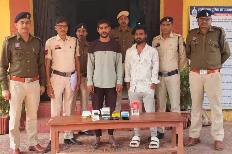 सिलीडीह मोबाइल दुकान में चोरी की वारदात का खुलासा, दो गिरफ्तार सिलीडीह मोबाइल दुकान में चोरी की वारदात का खुलासा, दो गिरफ्तार