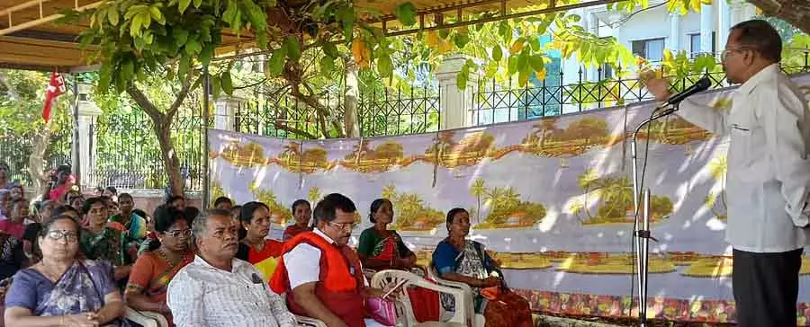 Karnataka: बीड़ी मज़दूरों ने अनिश्चितकालीन हड़ताल शुरू कर दी है Karnataka: बीड़ी मज़दूरों ने अनिश्चितकालीन हड़ताल शुरू कर दी है