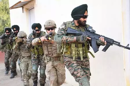 भारत-यूके युद्धाभ्यास अजेय वारियर, हेलीकॉप्टर से आतंकी ठिकाने नष्ट करके सुरक्षित निकलने का अभियान भारत-यूके युद्धाभ्यास अजेय वारियर, हेलीकॉप्टर से आतंकी ठिकाने नष्ट करके सुरक्षित निकलने का अभियान