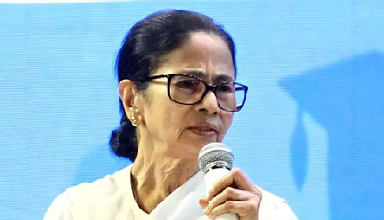 बंगाल में SIR: वोटर्स लिस्ट ड्राफ़्ट पर ममता बनर्जी ने जताया डर बंगाल में SIR: वोटर्स लिस्ट ड्राफ़्ट पर ममता बनर्जी ने जताया डर