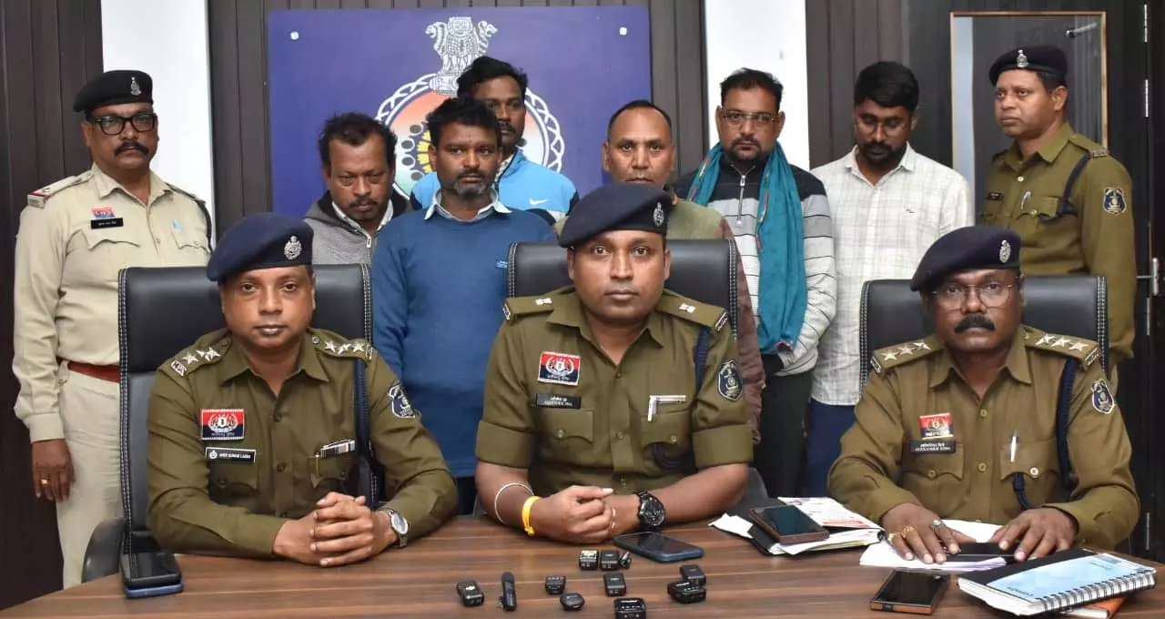 CG BREAKING: भुइयाँ पोर्टल में छेड़छाड़ के मामले में नाबालिग सहित 6 आरोपी गिरफ्तार CG BREAKING: भुइयाँ पोर्टल में छेड़छाड़ के मामले में नाबालिग सहित 6 आरोपी गिरफ्तार
