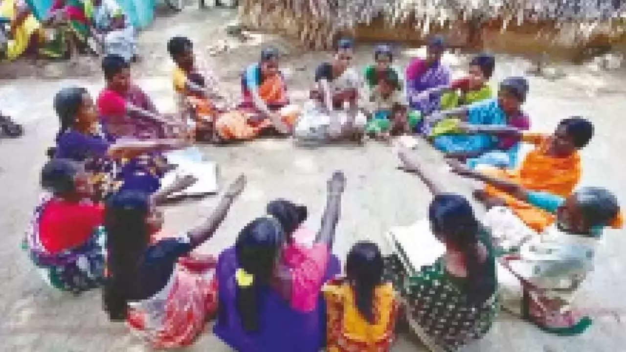 Telangana: सरकार ने महिला स्वयं सहायता समूहों के लिए 304 करोड़ रुपये की सौगात की घोषणा की Telangana: सरकार ने महिला स्वयं सहायता समूहों के लिए 304 करोड़ रुपये की सौगात की घोषणा की