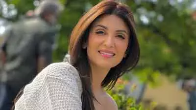 ‘डाइनिंग विद द कपूर्स’ में कपूर परिवार की खास झलक, Riddhima ने शेयर किया प्यारा पल ‘डाइनिंग विद द कपूर्स’ में कपूर परिवार की खास झलक, Riddhima ने शेयर किया प्यारा पल