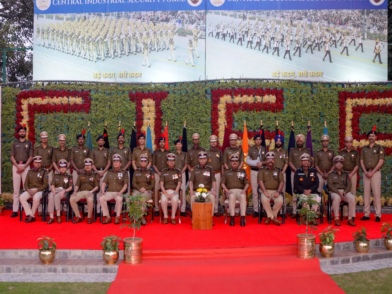 CISF ने ऑपरेशन सिंदूर के दौरान बहादुरी के लिए 19 कर्मियों को डीजी डिस्क से सम्मानित किया CISF ने ऑपरेशन सिंदूर के दौरान बहादुरी के लिए 19 कर्मियों को डीजी डिस्क से सम्मानित किया
