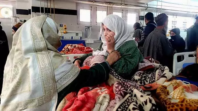 Srinagar: जड़ी-बूटी खाने से परिवार के 11 सदस्य बीमार पड़ गए Srinagar: जड़ी-बूटी खाने से परिवार के 11 सदस्य बीमार पड़ गए