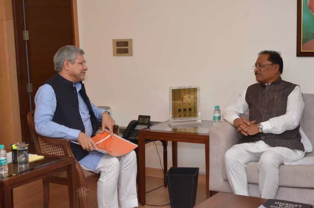CM साय ने रेल मंत्री अश्विनी वैष्णव से छत्तीसगढ़ में रेल विकास पर की विस्तृत चर्चा CM साय ने रेल मंत्री अश्विनी वैष्णव से छत्तीसगढ़ में रेल विकास पर की विस्तृत चर्चा