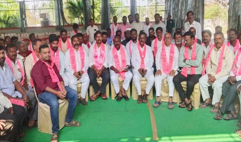 KCR को कल्याण और विकास को लोगों तक ले जाना चाहिए KCR को कल्याण और विकास को लोगों तक ले जाना चाहिए