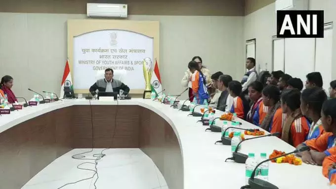 पहला महिला ब्लाइंड टी-20 वर्ल्ड कप जीतने वाली भारतीय टीम से मिले खेल मंत्री मनसुख मांडविया पहला महिला ब्लाइंड टी-20 वर्ल्ड कप जीतने वाली भारतीय टीम से मिले खेल मंत्री मनसुख मांडविया