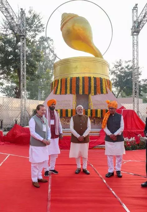 कुरुक्षेत्र में बना ‘पांचजन्य स्मारक’ न्याय और सत्य की विजय का प्रतीक: प्रधानमंत्री नरेंद्र मोदी कुरुक्षेत्र में बना ‘पांचजन्य स्मारक’ न्याय और सत्य की विजय का प्रतीक: प्रधानमंत्री नरेंद्र मोदी