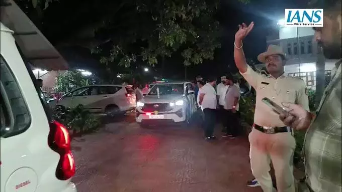 उपमुख्यमंत्री डी. के. शिवकुमार ने कांग्रेस नेताओं के साथ बैठक के बाद किया प्रस्थान उपमुख्यमंत्री डी. के. शिवकुमार ने कांग्रेस नेताओं के साथ बैठक के बाद किया प्रस्थान