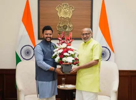 केंद्रीय नागरिक उड्डयन मंत्री ने उपराष्ट्रपति से मुलाकात की केंद्रीय नागरिक उड्डयन मंत्री ने उपराष्ट्रपति से मुलाकात की