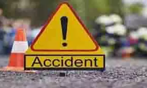 Haryana: बेकाबू कार ने 8 लोगों को मारी टक्कर , बाल-बाल बचा दूल्हा Haryana: बेकाबू कार ने 8 लोगों को मारी टक्कर , बाल-बाल बचा दूल्हा