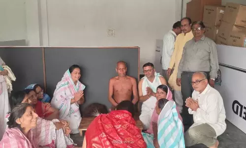 रायपुर के जैन मंदिर की सभी कमेटी ने किया श्रीफल अर्पण