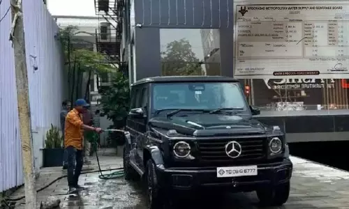 कार को धोने में पेयजल का किया इस्तेमाल, 10 हजार जुर्माना कार को धोने में पेयजल का किया इस्तेमाल, 10 हजार जुर्माना